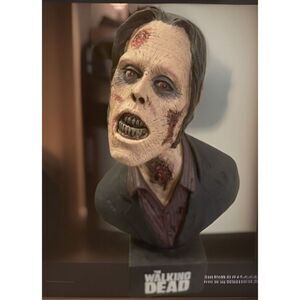 The Walking Dead Tank Zombie 2011 Mini Bust Collector Item Halloween NWT